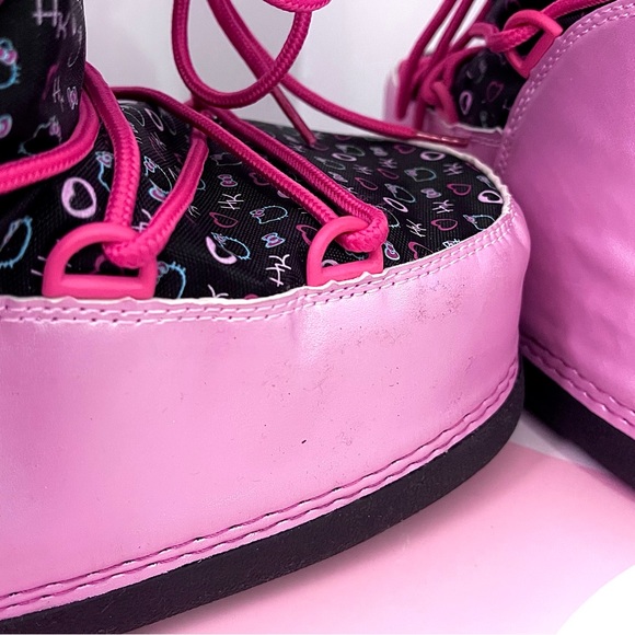 SOLD Hello Kitty Moon Boots - Picture 4 of 5
